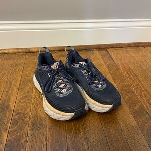 Hoka One One Bondi 6, women's size 8, navy & peach